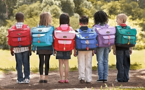 what school bags are in fashion? In 2024, school bags have blended styles. Bold and vibrant colors with neon shades and pastels are popular.